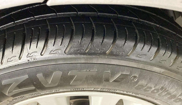 2018 Maruti Ciaz ZETA 1.4  AT PETROL, Petrol, Automatic, 51,072 km, Right Front Tyre Tread