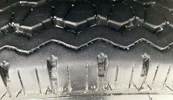 2022 Maruti Eeco 5 STR AC (O), Petrol, Manual, 34,344 km, Right Front Tyre Tread