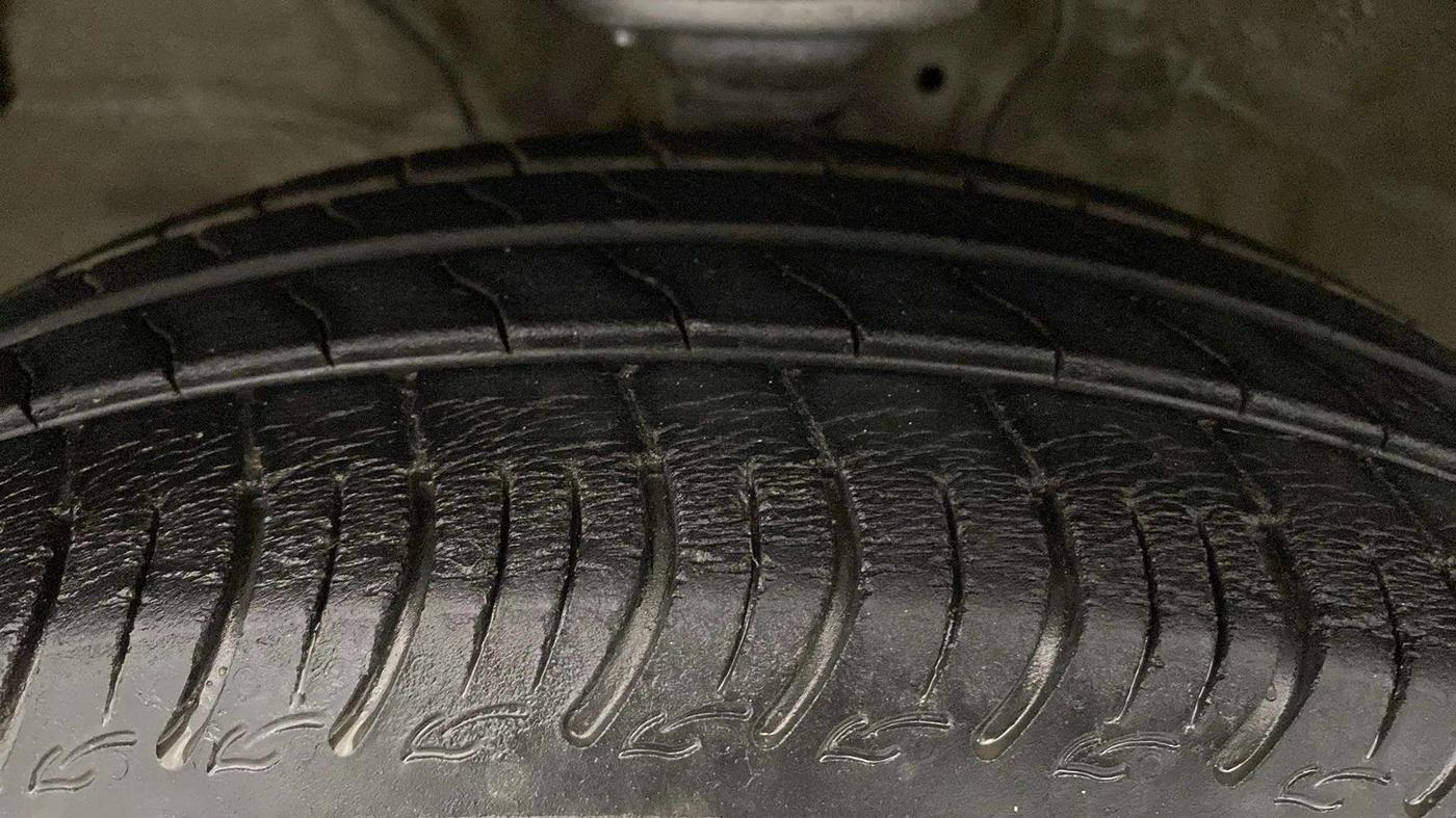 2020 Maruti S PRESSO VXI, Petrol, Manual, 23,043 km, Left Front Tyre Tread