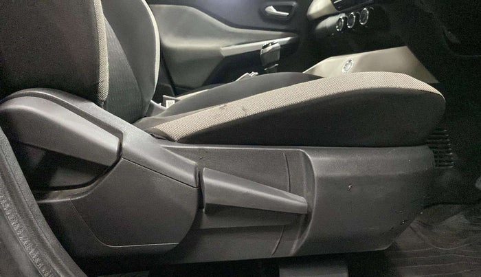 2021 Nissan MAGNITE XV MT, Petrol, Manual, 14,194 km, Driver Side Adjustment Panel