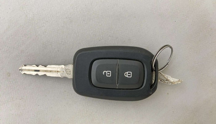 2019 Renault Duster 110 PS RXS 4X2 AMT DIESEL, Diesel, Automatic, 53,452 km, Key Close Up