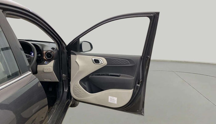 2024 Hyundai AURA SX 1.2 CNG, CNG, Manual, 18,810 km, RHS Front Door