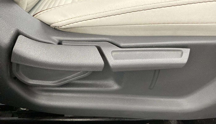 2024 Hyundai AURA SX 1.2 CNG, CNG, Manual, 18,810 km, Driver Side Adjustment Panel