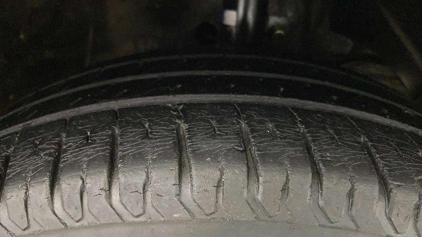2018 Maruti Dzire ZXI PLUS AMT, Petrol, Automatic, 48,896 km, Right Front Tyre Tread