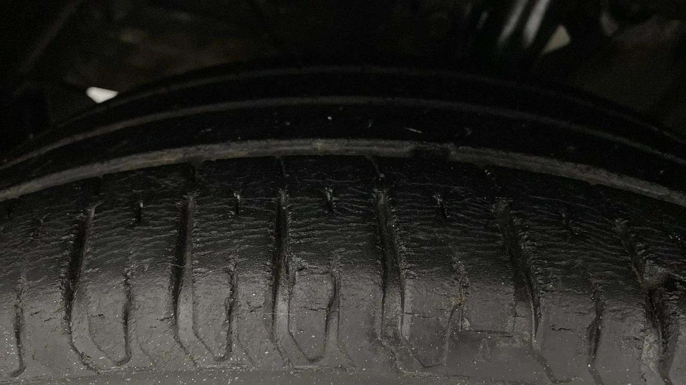 2018 Maruti Dzire ZXI PLUS AMT, Petrol, Automatic, 48,896 km, Left Front Tyre Tread