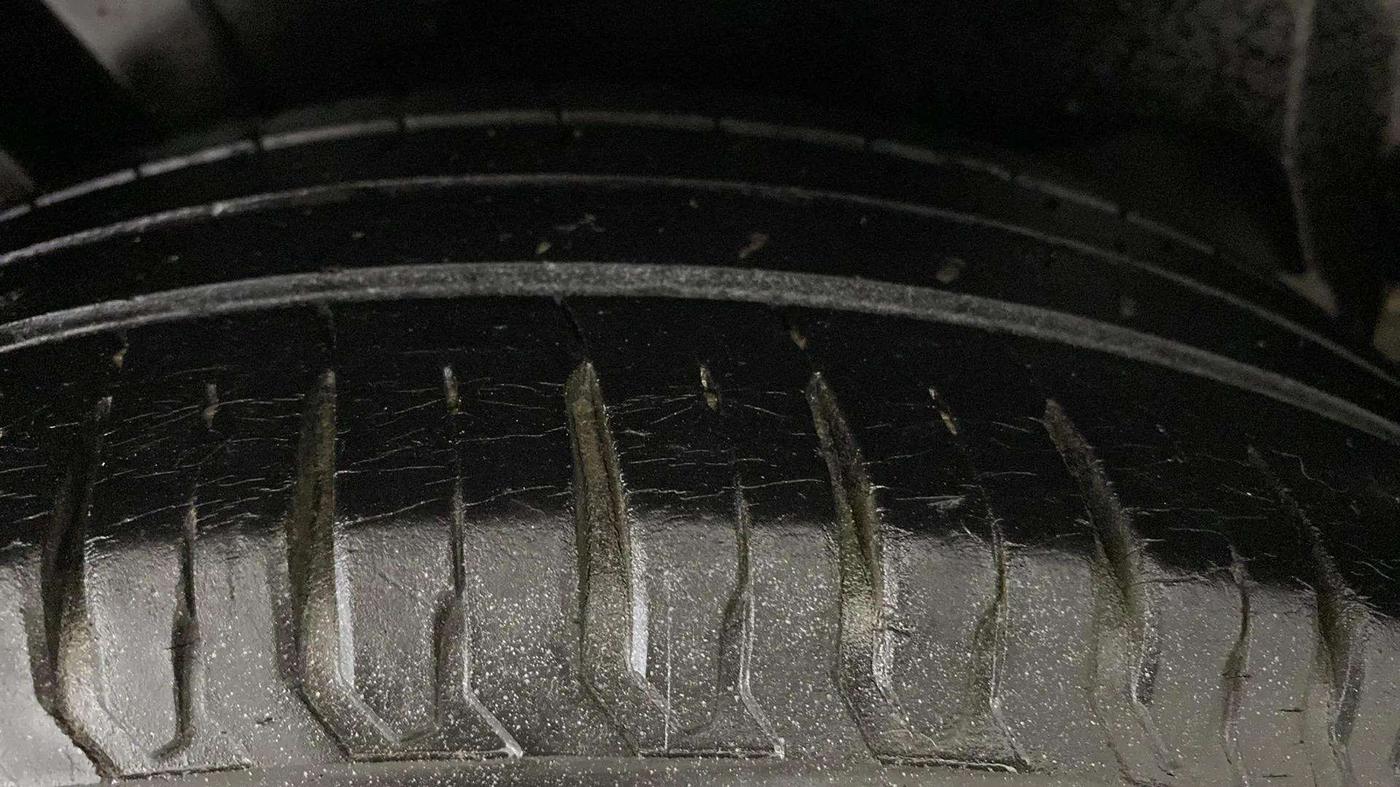 2018 Maruti Dzire ZXI PLUS AMT, Petrol, Automatic, 48,896 km, Right Rear Tyre Tread