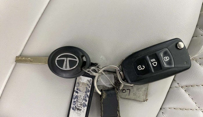 2023 Tata Tiago XZ PLUS CNG, CNG, Manual, 51,912 km, Key Close Up
