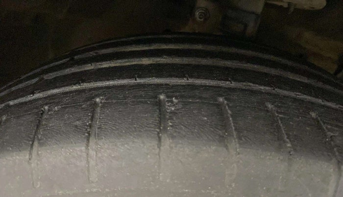 2017 Maruti Ciaz ALPHA 1.4 PETROL, Petrol, Manual, 51,000 km, Right Front Tyre Tread