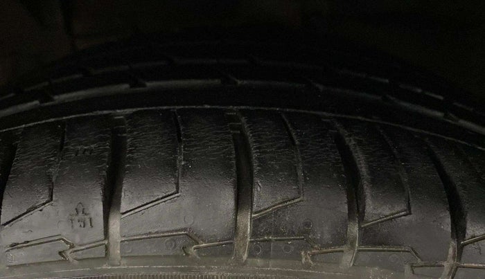 2017 Maruti Ciaz ALPHA 1.4 PETROL, Petrol, Manual, 51,000 km, Left Front Tyre Tread