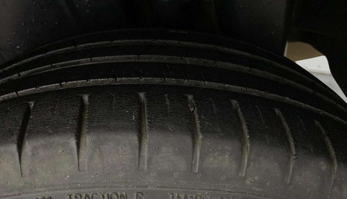 2017 Maruti Ciaz ALPHA 1.4 PETROL, Petrol, Manual, 51,000 km, Left Rear Tyre Tread