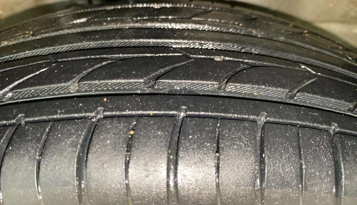 2017 Maruti Wagon R 1.0 VXI, Petrol, Manual, 34,933 km, Right Front Tyre Tread