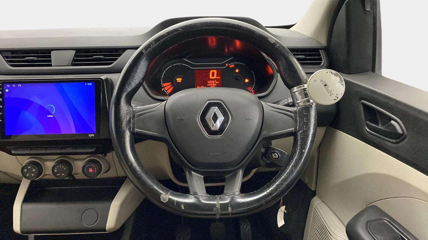 2020 Renault TRIBER RXE MT, Petrol, Manual, 42,730 km, Steering Wheel Close Up