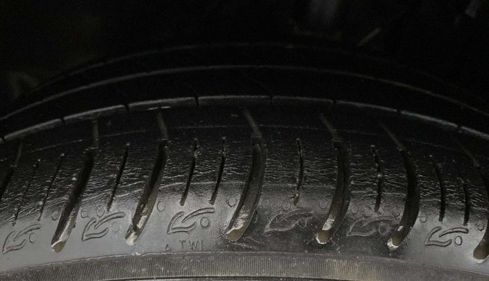 2020 Tata ALTROZ XZ PETROL, Petrol, Manual, 20,937 km, Left Front Tyre Tread
