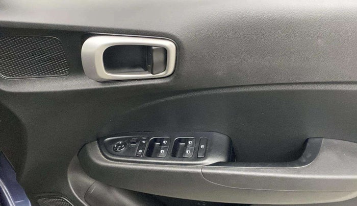 2020 Hyundai VENUE S 1.2, Petrol, Manual, 30,922 km, Driver Side Door Panels Control