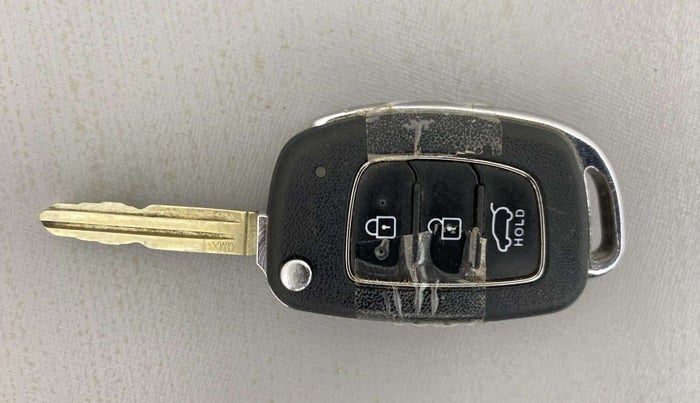 2020 Hyundai VENUE S 1.2, Petrol, Manual, 30,922 km, Key Close Up