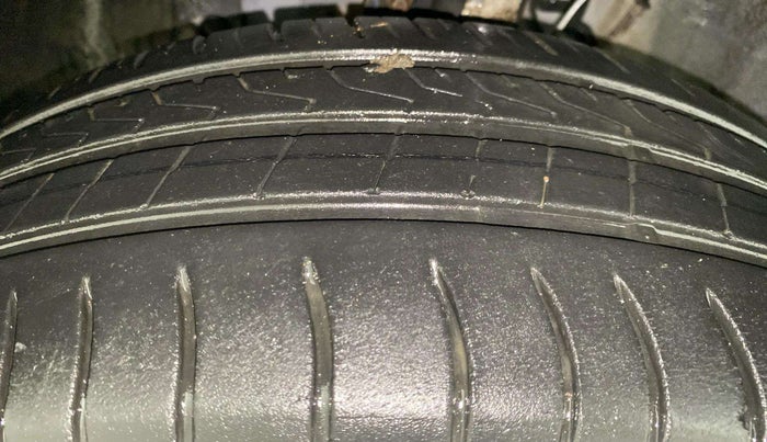 2020 Hyundai VENUE S 1.2, Petrol, Manual, 30,922 km, Left Front Tyre Tread