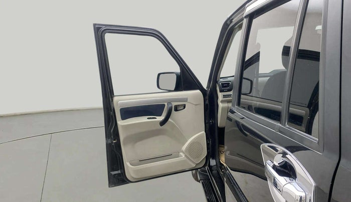 2019 Mahindra Scorpio S11 2WD, Diesel, Manual, 62,686 km, LHS Front Door
