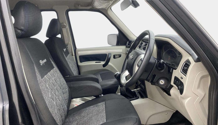 2019 Mahindra Scorpio S11 2WD, Diesel, Manual, 62,686 km, Right Side Front Door Cabin