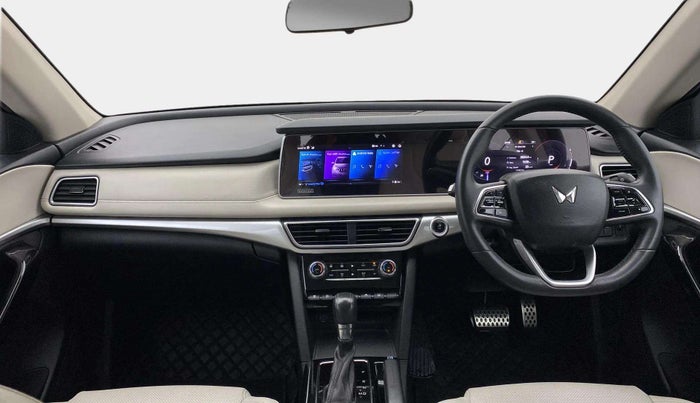 2021 Mahindra XUV700 AX 7 P AT 7 STR, Petrol, Automatic, 50,525 km, Dashboard