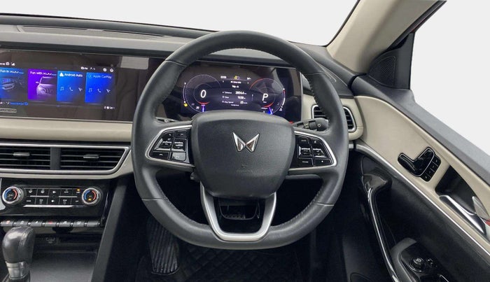 2021 Mahindra XUV700 AX 7 P AT 7 STR, Petrol, Automatic, 50,525 km, Steering Wheel Close Up