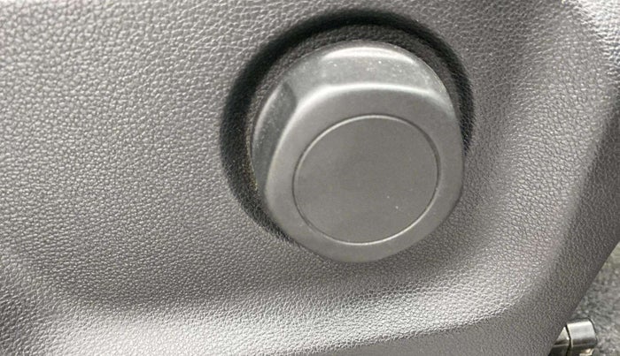 2021 Mahindra XUV700 AX 7 P AT 7 STR, Petrol, Automatic, 50,525 km, Driver Side Adjustment Panel