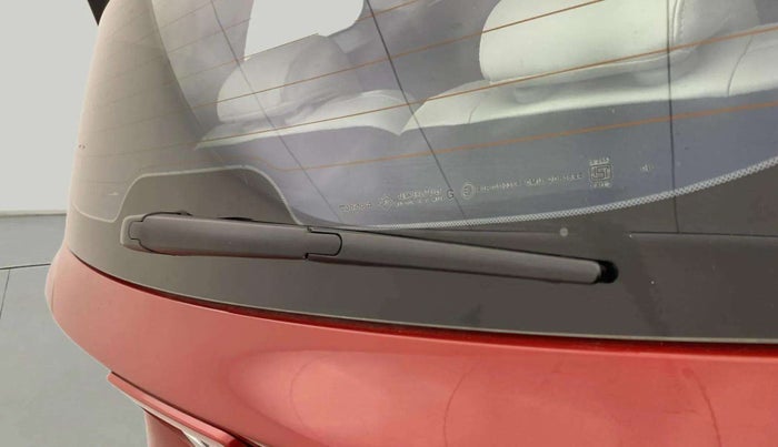 2021 Mahindra XUV700 AX 7 P AT 7 STR, Petrol, Automatic, 50,525 km, Rear Wiper