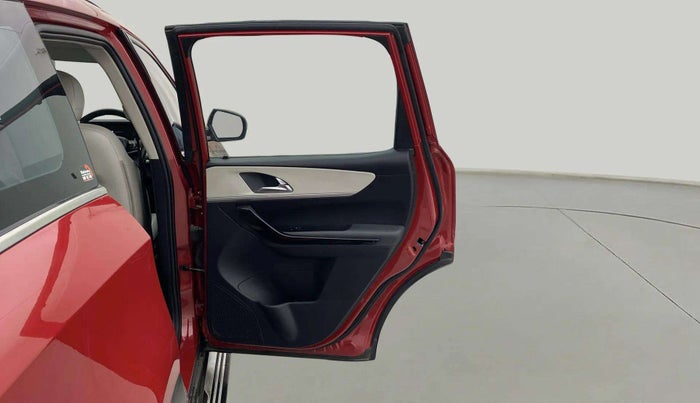 2021 Mahindra XUV700 AX 7 P AT 7 STR, Petrol, Automatic, 50,525 km, RHS Rear Door
