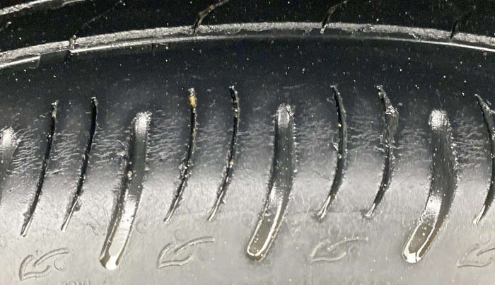 2021 Mahindra XUV700 AX 7 P AT 7 STR, Petrol, Automatic, 50,525 km, Left Rear Tyre Tread