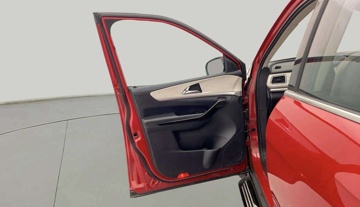 2021 Mahindra XUV700 AX 7 P AT 7 STR, Petrol, Automatic, 50,525 km, LHS Front Door