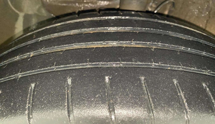 2017 Hyundai Elite i20 ASTA 1.2 (O), Petrol, Manual, 38,429 km, Left Front Tyre Tread
