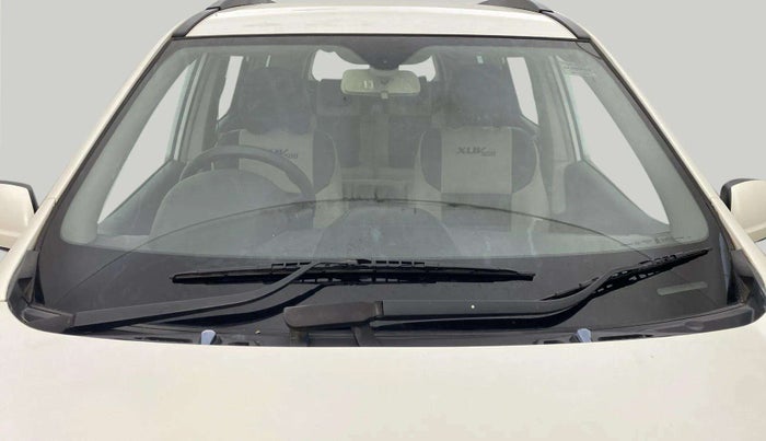 2017 Mahindra XUV500 W6, Diesel, Manual, 71,807 km, Front Windshield