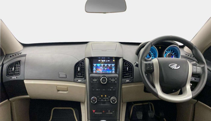 2017 Mahindra XUV500 W6, Diesel, Manual, 71,807 km, Dashboard