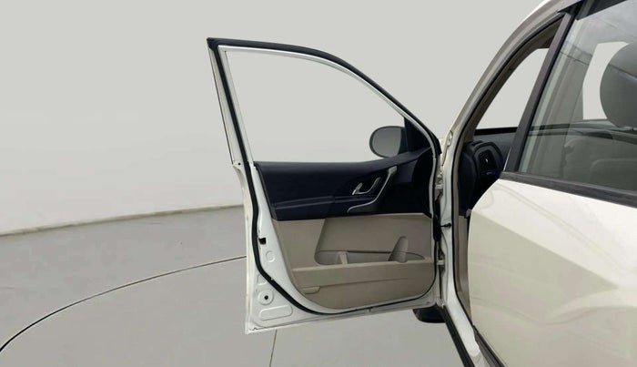 2017 Mahindra XUV500 W6, Diesel, Manual, 71,807 km, LHS Front Door
