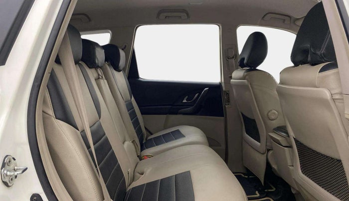 2017 Mahindra XUV500 W6, Diesel, Manual, 71,807 km, Right Side Rear Door Cabin