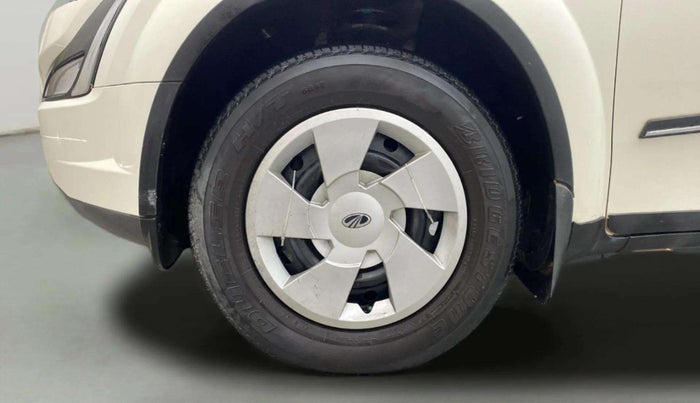 2017 Mahindra XUV500 W6, Diesel, Manual, 71,807 km, Left Front Wheel