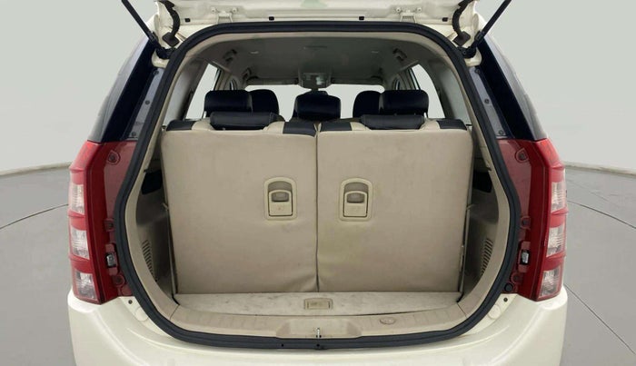 2017 Mahindra XUV500 W6, Diesel, Manual, 71,807 km, Boot Inside