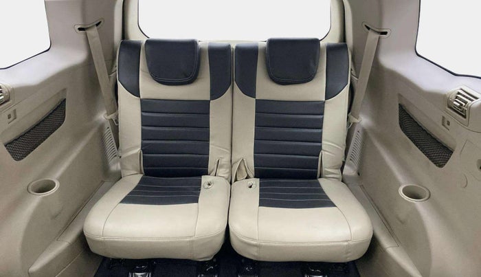 2017 Mahindra XUV500 W6, Diesel, Manual, 71,807 km, Third Seat Row ( optional )