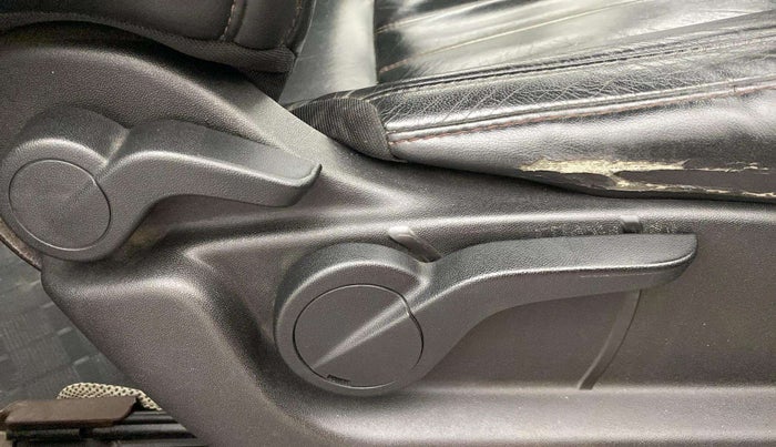 2013 Mahindra XUV500 W8 AWD, Diesel, Manual, 36,651 km, Driver Side Adjustment Panel