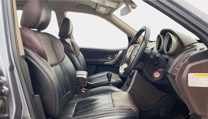 2013 Mahindra XUV500 W8 AWD, Diesel, Manual, 36,651 km, Right Side Front Door Cabin