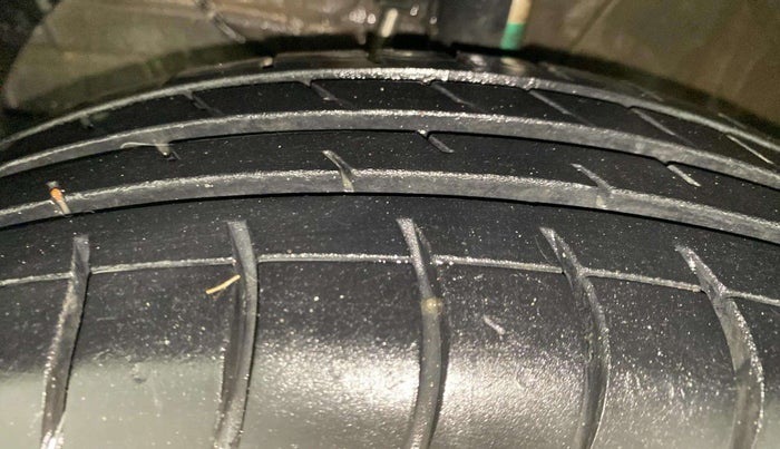 2019 Maruti Swift LXI, Petrol, Manual, 61,267 km, Left Front Tyre Tread