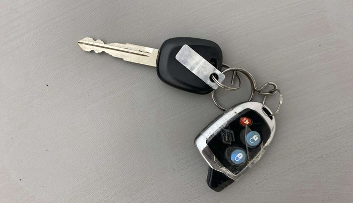 2019 Maruti Swift LXI, Petrol, Manual, 61,267 km, Key Close Up