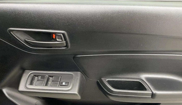 2019 Maruti Swift LXI, Petrol, Manual, 61,267 km, Driver Side Door Panels Control