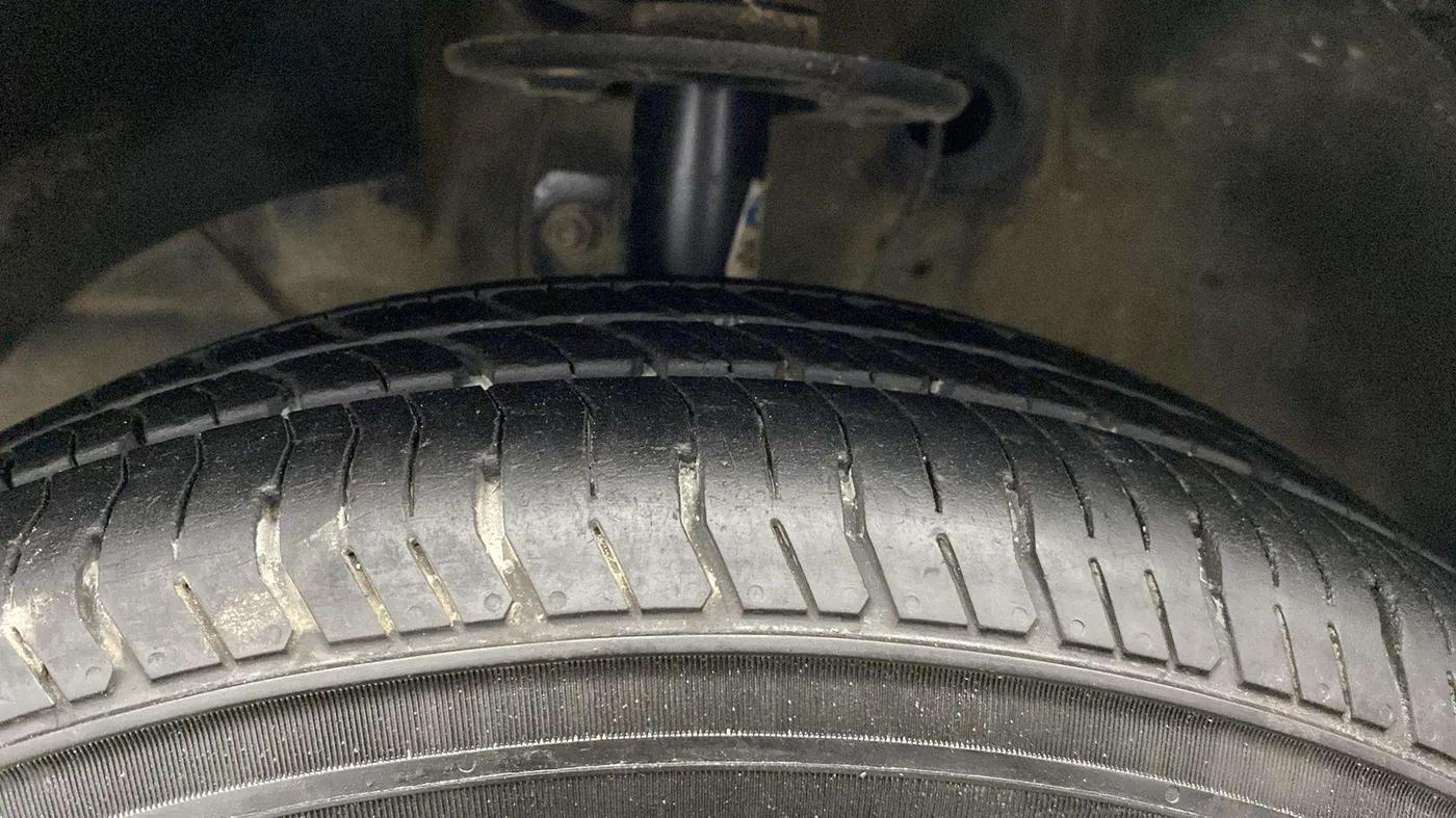 2021 Maruti Dzire VXI, Petrol, Manual, 83,359 km, Left Front Tyre Tread