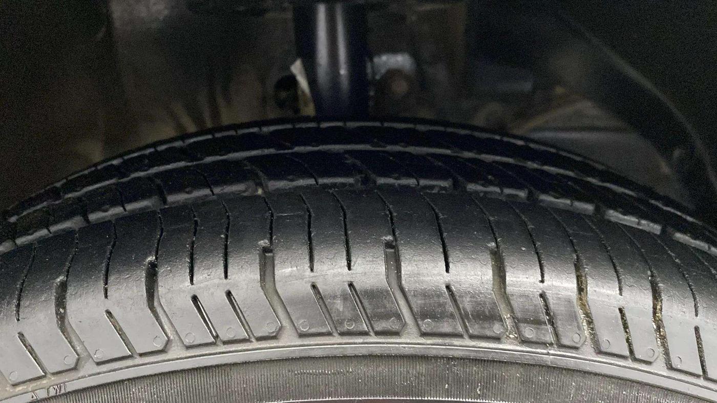 2021 Maruti Dzire VXI, Petrol, Manual, 83,359 km, Right Front Tyre Tread