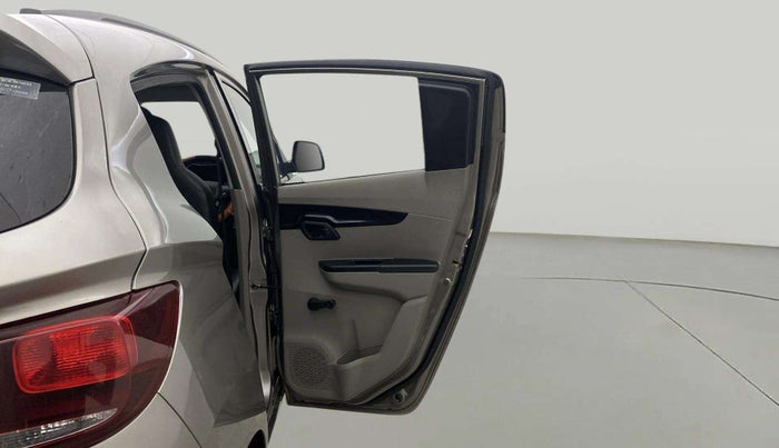 2016 Mahindra Kuv100 K2 PLUS 6 STR, Petrol, Manual, 33,497 km, RHS Rear Door