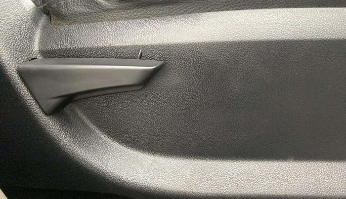 2016 Mahindra Kuv100 K2 PLUS 6 STR, Petrol, Manual, 33,497 km, Driver Side Adjustment Panel