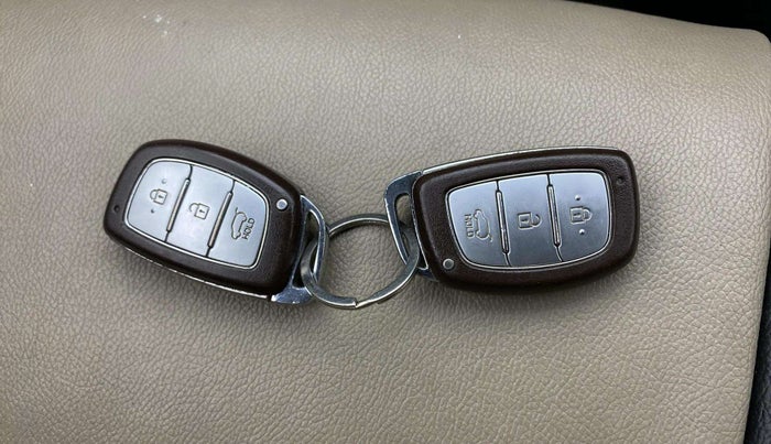 2016 Hyundai Creta SX PLUS AT 1.6 PETROL, Petrol, Automatic, 74,489 km, Key Close Up
