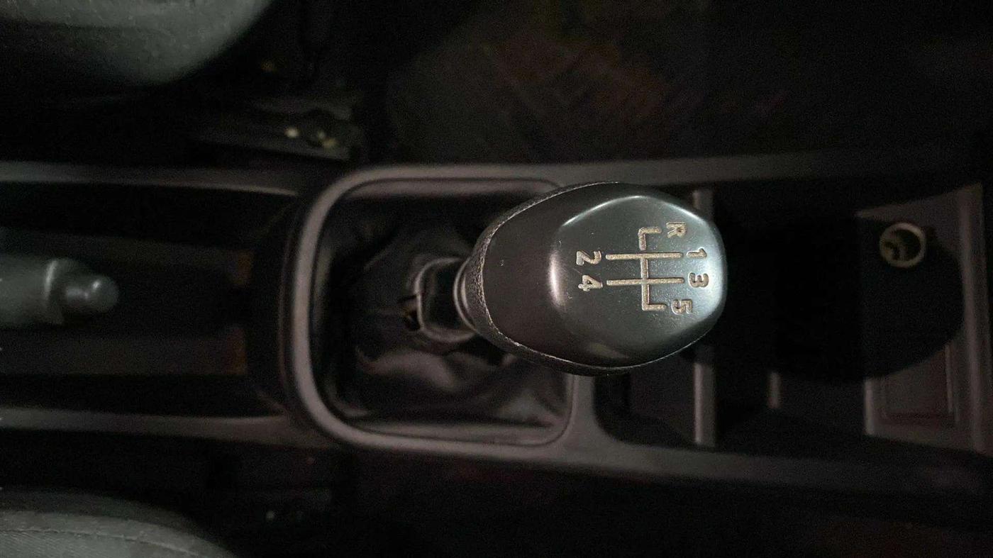 2023 Renault Kwid RXL 1.0 (O), Petrol, Manual, 20,989 km, Gear Lever
