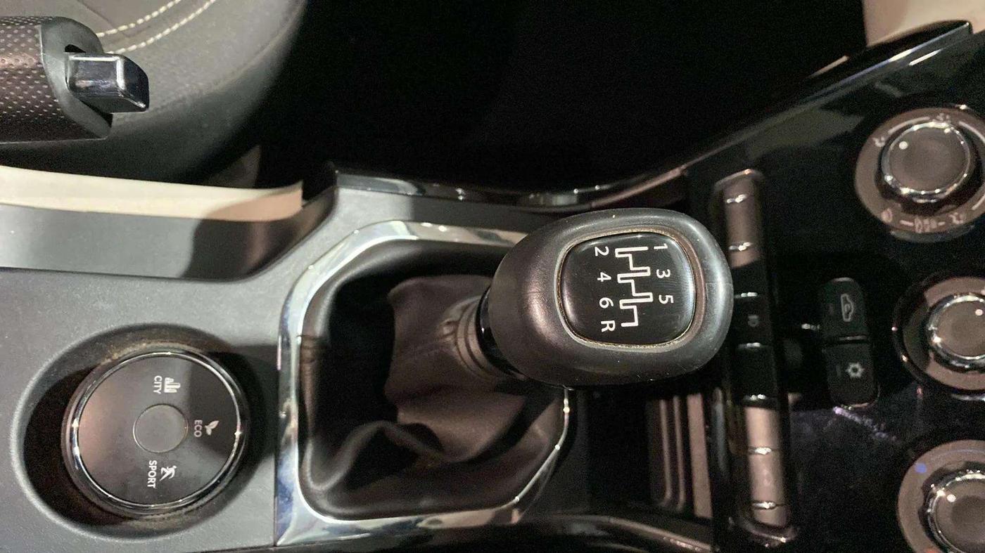 2021 Tata NEXON XZ PETROL, Petrol, Manual, 19,520 km, Gear Lever