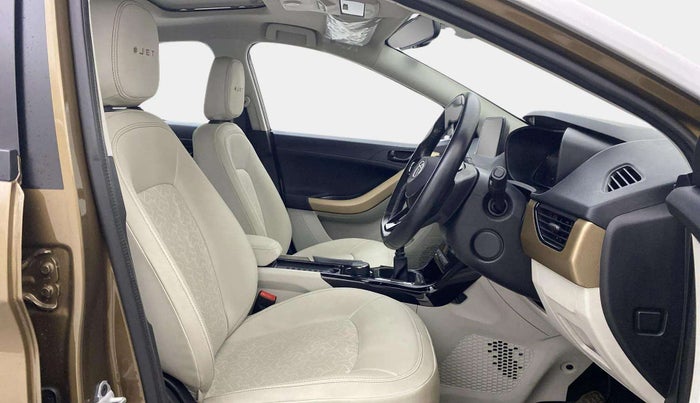 2022 Tata NEXON XZ PLUS (PREMIUM) PETROL JET, Petrol, Manual, 21,647 km, Right Side Front Door Cabin